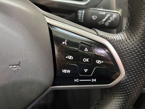 Used 2022 Volkswagen Tiguan SE R-Line image 23