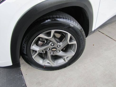 Used 2025 Chevrolet Trax LT w/ Driver Confidence Package FWD image 25