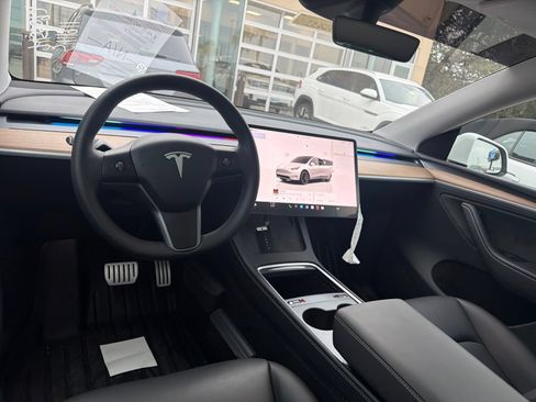 Used 2024 Tesla Model Y Performance AWD/4WD image 11