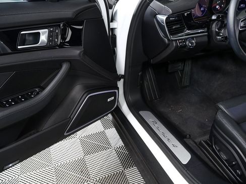 Certified 2022 Porsche Panamera 4 image 8
