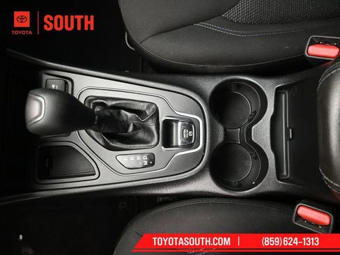 Used 2019 Jeep Cherokee Latitude w/ Popular Appearance Group image 22