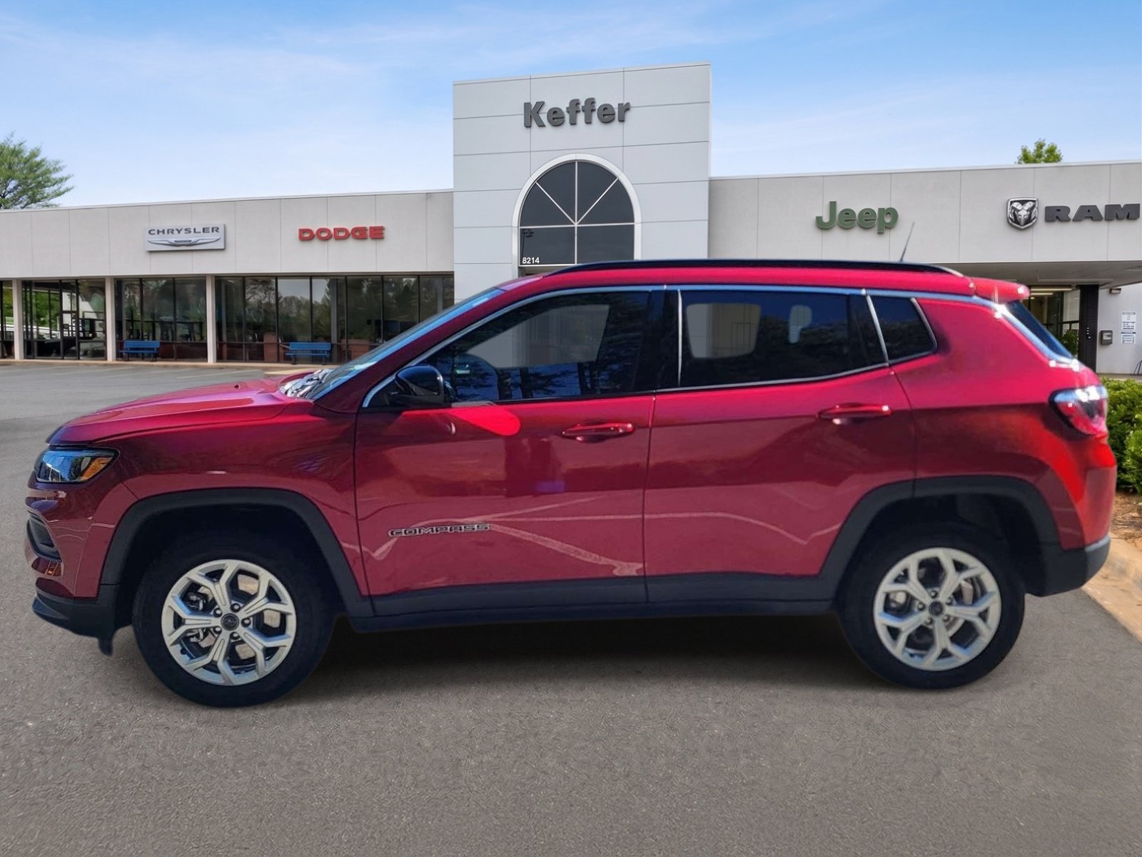 Used 2026 Jeep Compass Latitude AWD/4WD image 4