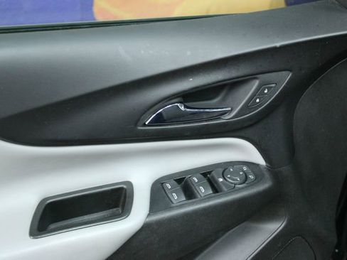 Used 2018 Chevrolet Equinox LT image 11