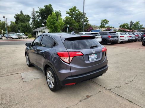 Used 2017 Honda HR-V EX image 3