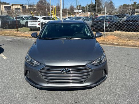 Used 2017 Hyundai Elantra Limited w/ Limited Tech Package 08 image 2