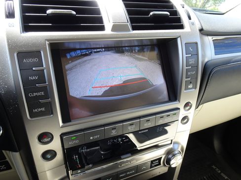 Used 2021 Lexus GX 460 Premium w/ Premium Package image 11