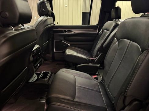 Used 2024 Jeep Wagoneer Series II image 18