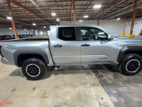 Used 2024 Toyota Tacoma TRD Off-Road image 9