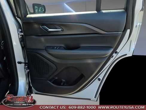 Used 2023 Jeep Grand Cherokee Altitude AWD/4WD image 26