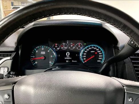 Used 2017 Chevrolet Suburban LT image 15