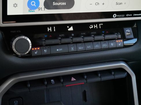 Used 2024 Toyota Tundra Limited image 23