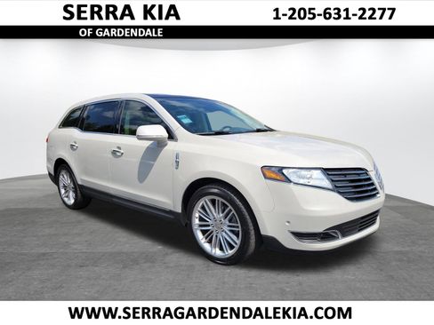 Used 2019 Lincoln MKT AWD image 1