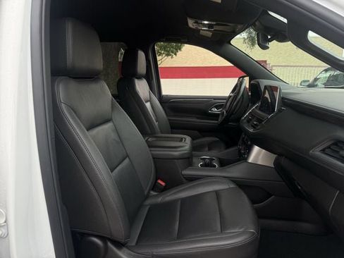 Used 2024 Chevrolet Suburban LT RWD image 30