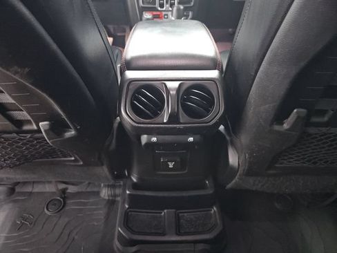 Used 2018 Jeep Wrangler Unlimited Rubicon AWD/4WD image 40