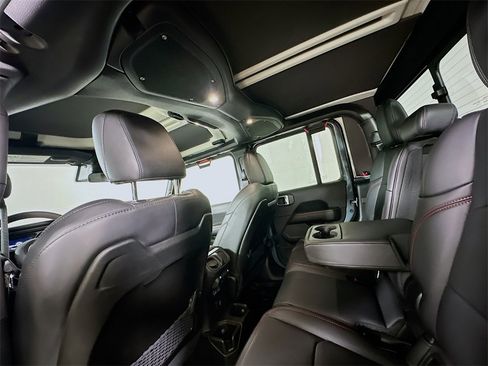 Used 2024 Jeep Gladiator Rubicon w/ Convenience Group image 13