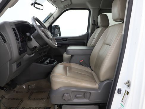 Used 2020 Nissan NV 3500 SL image 19