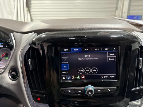Used 2021 Chevrolet Traverse LT FWD image 35