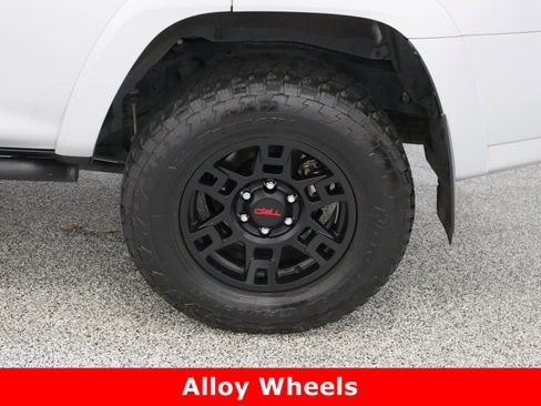 Certified 2024 Toyota 4Runner TRD Off-Road Premium w/ Moonroof Package image 10