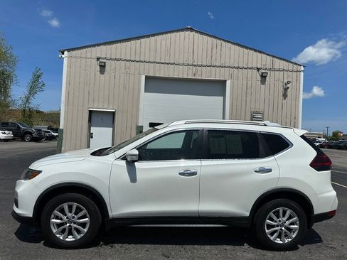 Used 2018 Nissan Rogue SV w/ Premium Package AWD/4WD image 11