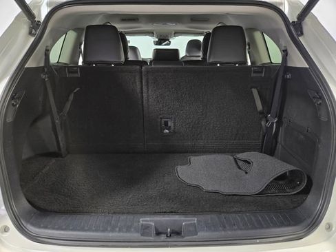 Used 2021 Toyota Highlander XLE FWD image 26