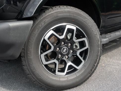 Used 2024 Ford Bronco Outer Banks AWD/4WD image 2