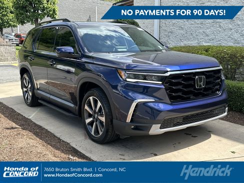 Certified 2025 Honda Pilot Touring image 1
