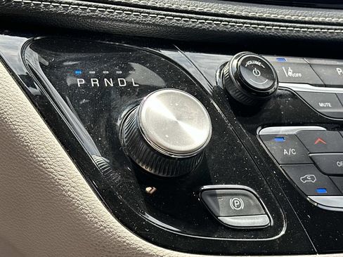 Used 2023 Chrysler Pacifica Touring-L FWD image 24