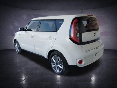 Used 2017 Kia Soul EV + FWD image 3