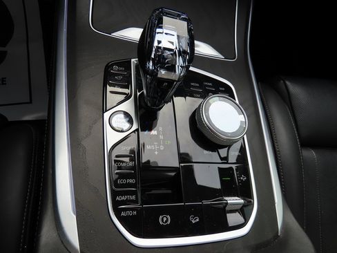 Used 2021 BMW X7 M50i image 32