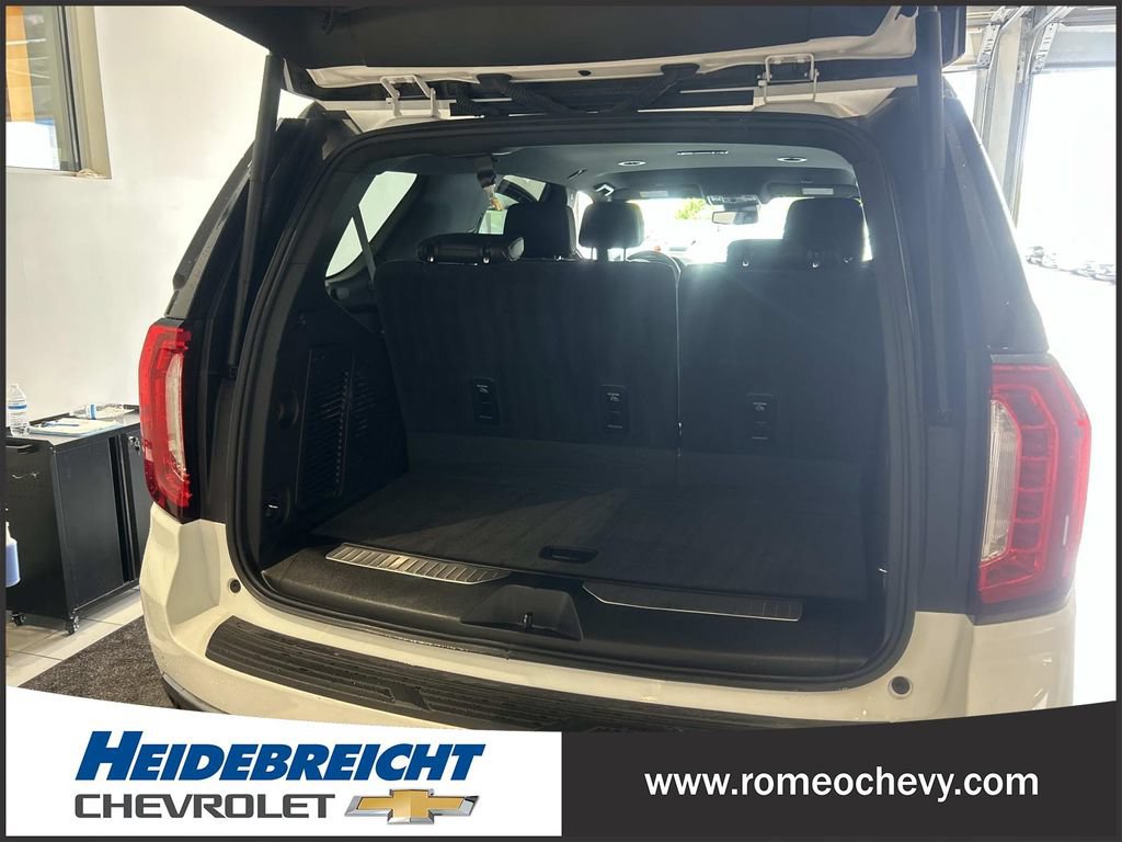 Used 2024 GMC Yukon AT4 w/ Technology Package AWD/4WD image 16