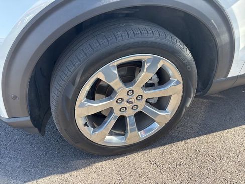 Used 2020 Ford Explorer Platinum w/ Premium Technology Package AWD/4WD image 2