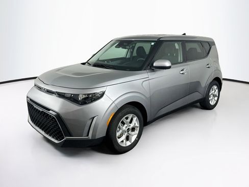 Used 2025 Kia Soul LX w/ LX Technology Package FWD image 3
