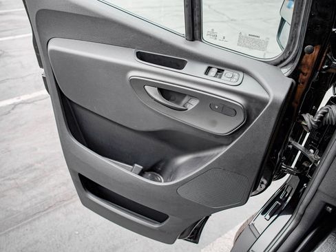 Used 2024 Mercedes-Benz Sprinter 2500 image 21