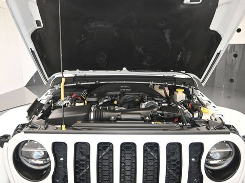 Used 2021 Jeep Gladiator Overland AWD/4WD image 28