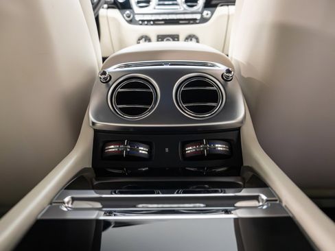 Used 2016 Rolls-Royce Wraith image 24