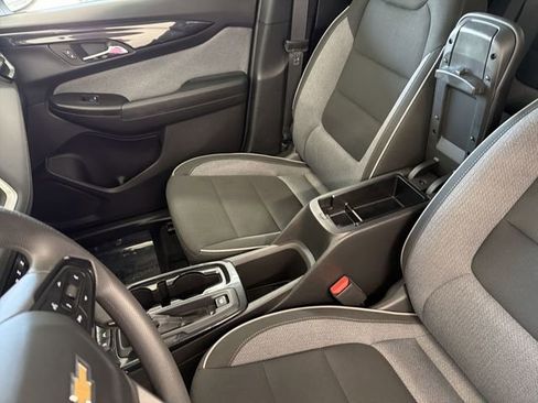 Used 2025 Chevrolet TrailBlazer LT AWD/4WD image 21