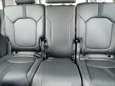 Used 2023 Honda Pilot Touring image 13