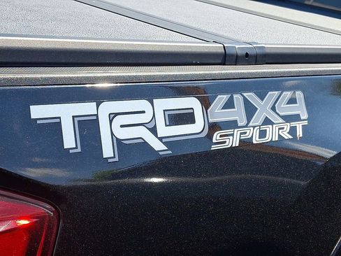 Used 2016 Toyota Tacoma TRD Sport w/ Towing Package AWD/4WD image 11