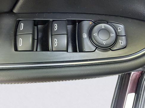 Used 2023 Buick Envision Avenir AWD/4WD image 21