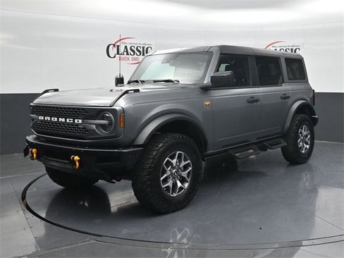 Used 2024 Ford Bronco Badlands image 3