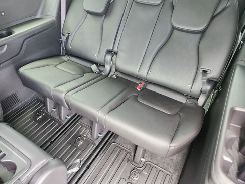 Used 2025 Kia Carnival SX w/ SX Dark Edition Package FWD image 33