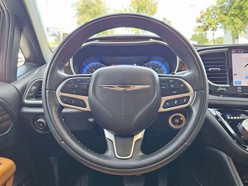 Used 2022 Chrysler Pacifica Pinnacle FWD image 12