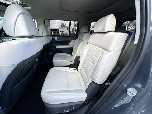 Used 2025 Hyundai Santa Fe Calligraphy image 27