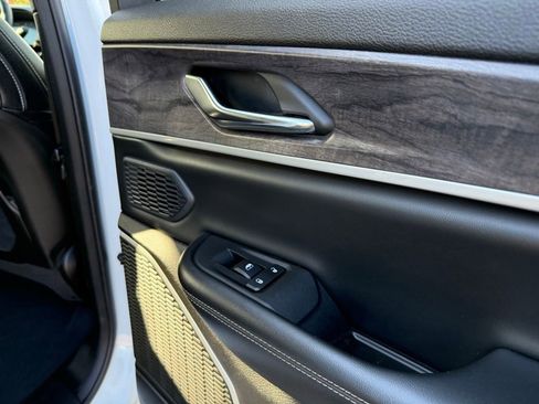 Used 2024 Jeep Grand Cherokee Limited 4xe image 26