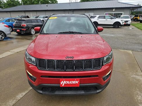 Used 2018 Jeep Compass Latitude AWD/4WD image 2