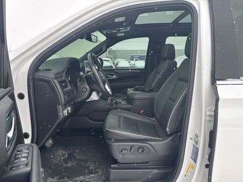 Used 2022 GMC Yukon XL SLT w/ SLT Luxury Package image 9