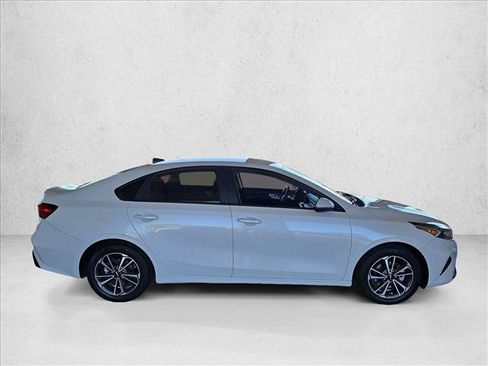 Used 2022 Kia Forte LXS w/ LXS Technology Package FWD image 4