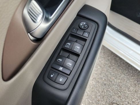 Used 2023 Chrysler Voyager LX FWD image 12