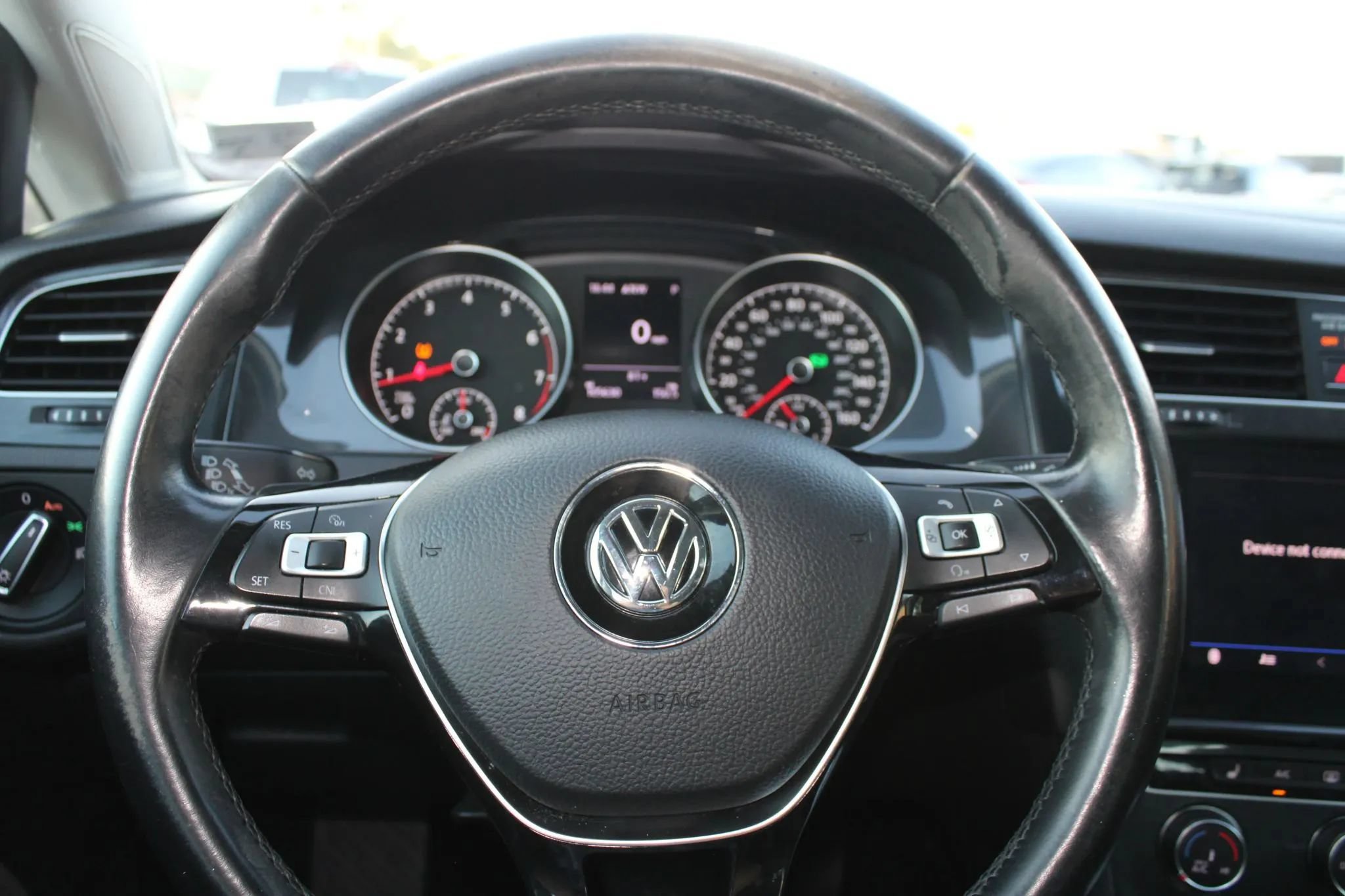 Used 2018 Volkswagen Golf SE FWD image 18