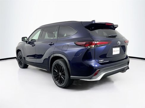 Certified 2025 Toyota Highlander XSE AWD/4WD image 13